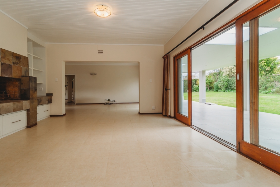 4 Bedroom Property for Sale in Heatherlands Western Cape